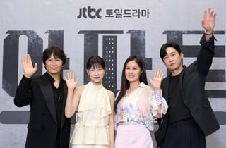 "지성은 신의 영역"..박병은→문소리, 가짜 가족의 유쾌한 반란 '아파트'[종합]