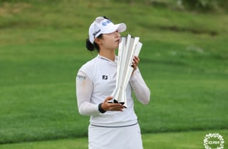 "골프 포기할 수도 있다고 생각했는데" 부상에 울었던 고지우, '와이어 투 와이어'로 완벽 우승 완성 [KLPGA]