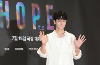 '쿠팡 물류센터 목격담' 임주환, 오랜만에 공식석상..수척해진 얼굴
