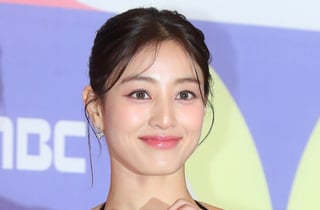 트와이스 지효, 21년만 JYP와 결별하나.."재계약 논의 중"[공식]