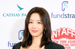 전지현, 칸 이어 뉴욕 접수..뉴욕 아시아 영화제서 트로피 들었다 [공식]