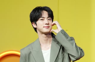 레전드 미모 센터..BTS 진, 스타랭킹 男아이돌 3위