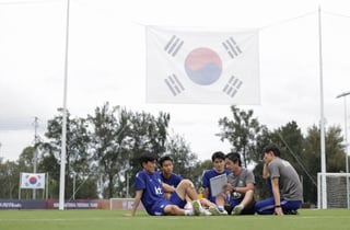 "韓, 한때 가장 가난한 나라였는데..." 홍명보가 뽑은 외국인 코치, 생뚱맞은 작별 인사