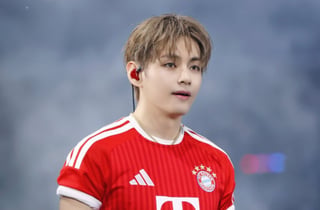 'TAEHYUNG, SEE YOU AT METLIFE!' 방탄소년단 뷔 팬들 월드컵 하프타임 쇼 축하 대형 광고 서포트