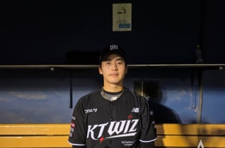 "'어쩌라고 막았잖아' 알죠, 영업 시작합니다" KT 박영현, 과연 원조는 달랐다! 9회말 2사 만루 국대 4번 타자에 7연속 직구→진땀 SV