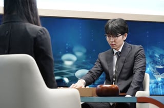 10년 만의 인간 최강과 맞대결, AI가 또 웃었다... 신진서, 카타고에 불계패