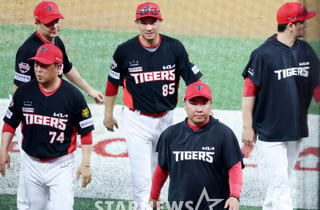 무너진 시라카와→'불펜 이의리+마무리 조상우'가 막았다... '4위 한계' 넘어설 비장의 카드 될까