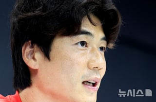"나부터 반성한다" 고개 숙인 전 캡틴 기성용, 韓 축구 참사에 던진 '책임론'... "과연 난 뭘 했나, 축구인들 각성해야"