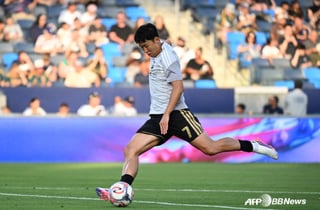 '시즌 첫 골 기회였는데...' 손흥민, PK 양보→부앙가 골 작렬! LAFC, LA갤럭시에 2-0 리드 (전반 종료)
