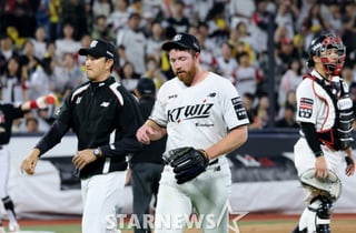17안타 폭격에도 KT 사령탑은 '104구 역투' 콧수염 외인 챙겼다 "사우어가 홈런 맞았지만..." [잠실 현장]