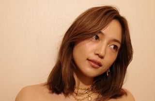 '미녀 배우와 초대형 스캔들' 열도 발칵! 日 주장 이타쿠라, 하루나와 '비밀 교제' 들통... 네덜란드까지 날아간 'CM 여왕'