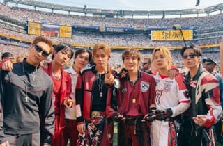 "오마이갓 BTS다!" 백플립까지 한 3천만 유튜버... 월드컵 결승 무대 뒤 셀럽들과 훈훈한 만남[K-EYES]