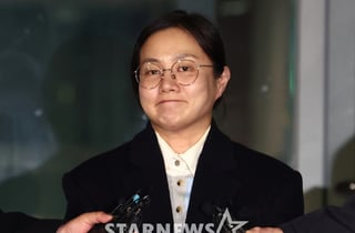 [속보]박나래 前매니저, 공갈미수 혐의 구속 "폭로 대가 금전 요구"