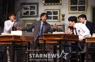 연출 "'죽은 시인의 사회' 現 교육계와 안 맞아? 우리는 '인생의 스승' 얘기한 것"