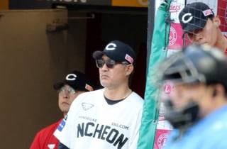 "전적으로 내 잘못" 지난해 3위→올해 9위... 최하위 위기 사령탑, 어디서 원인 찾았나
