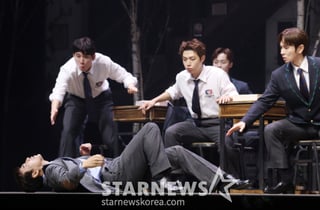 오만석, 전과 다른 선생님의 모습[★포토]