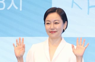 진경 '깜찍한 손인사'[★포토]