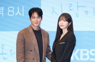 하석진-안희연 '포즈는 다정하게'[★포토]