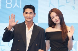 배정남-박유나 '다정한 손인사'[★포토]