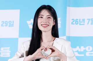 이승연, 청순미 돋보이는 하트[★포토]