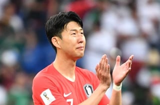 "가슴에 안고 떠난다" 손흥민 펑펑 울렸던 레전드 골키퍼, '6번째 월드컵' 끝으로 현역 은퇴