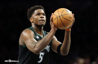 '애인 4명→각 1명씩 출산' 화려한 여성 편력 NBA 스타, 결국 유부남 됐다... 6년 연인과 혼인신고