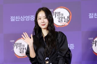 소유, 부친상..슬픔 속 조문객 맞이